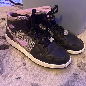 Air Jordan 1 Mid Se Houndstooth